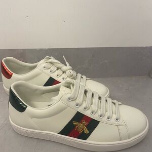 Gucci White and Green Sneakers with Textured Leather